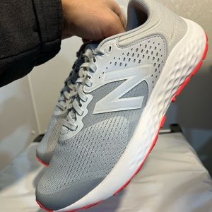 New Balance 520 sneakers women’s size 9.5